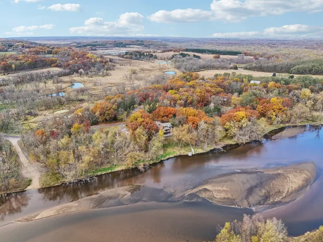 $960,000 | N5620 Thunderbird Road, Portage, WI 53901