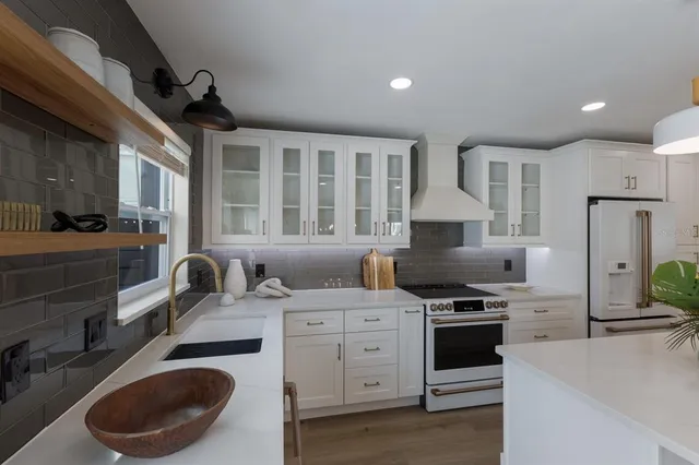 $1,275,000 | 213 83rd Street, Unit EAST VILLA/ A, Holmes Beach, FL 34217