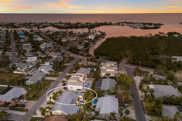 $1,275,000 | 213 83rd Street, Unit EAST VILLA/ A, Holmes Beach, FL 34217