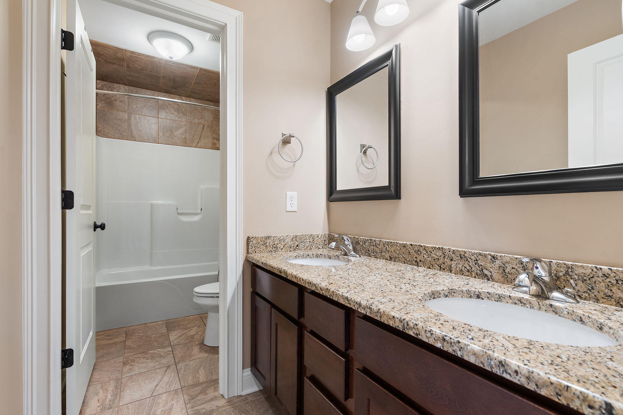 10057 New Devon Street Munster, IN 46321 - Photo 29 of 39 2048x1365