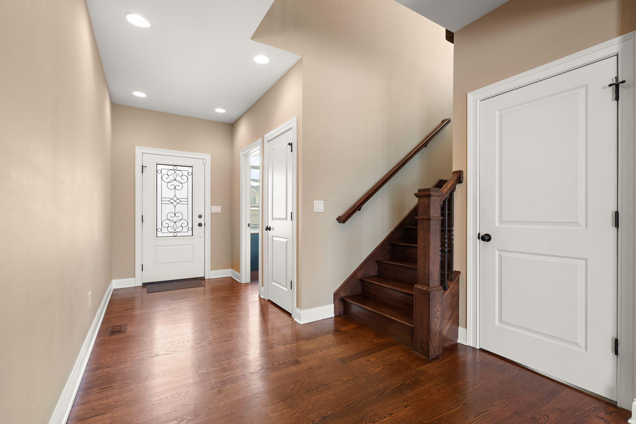 10057 New Devon Street Munster, IN 46321 - Photo 3 of 39 2048x1365