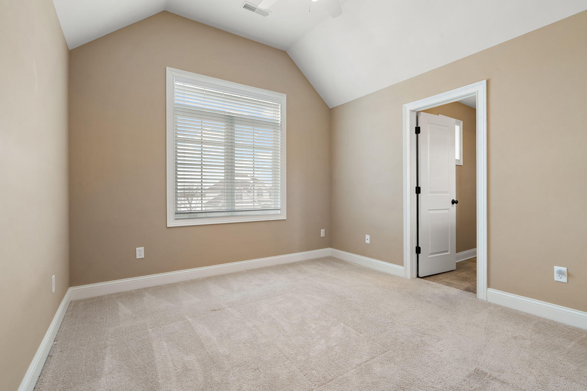 10057 New Devon Street Munster, IN 46321 - Photo 32 of 39 2048x1365