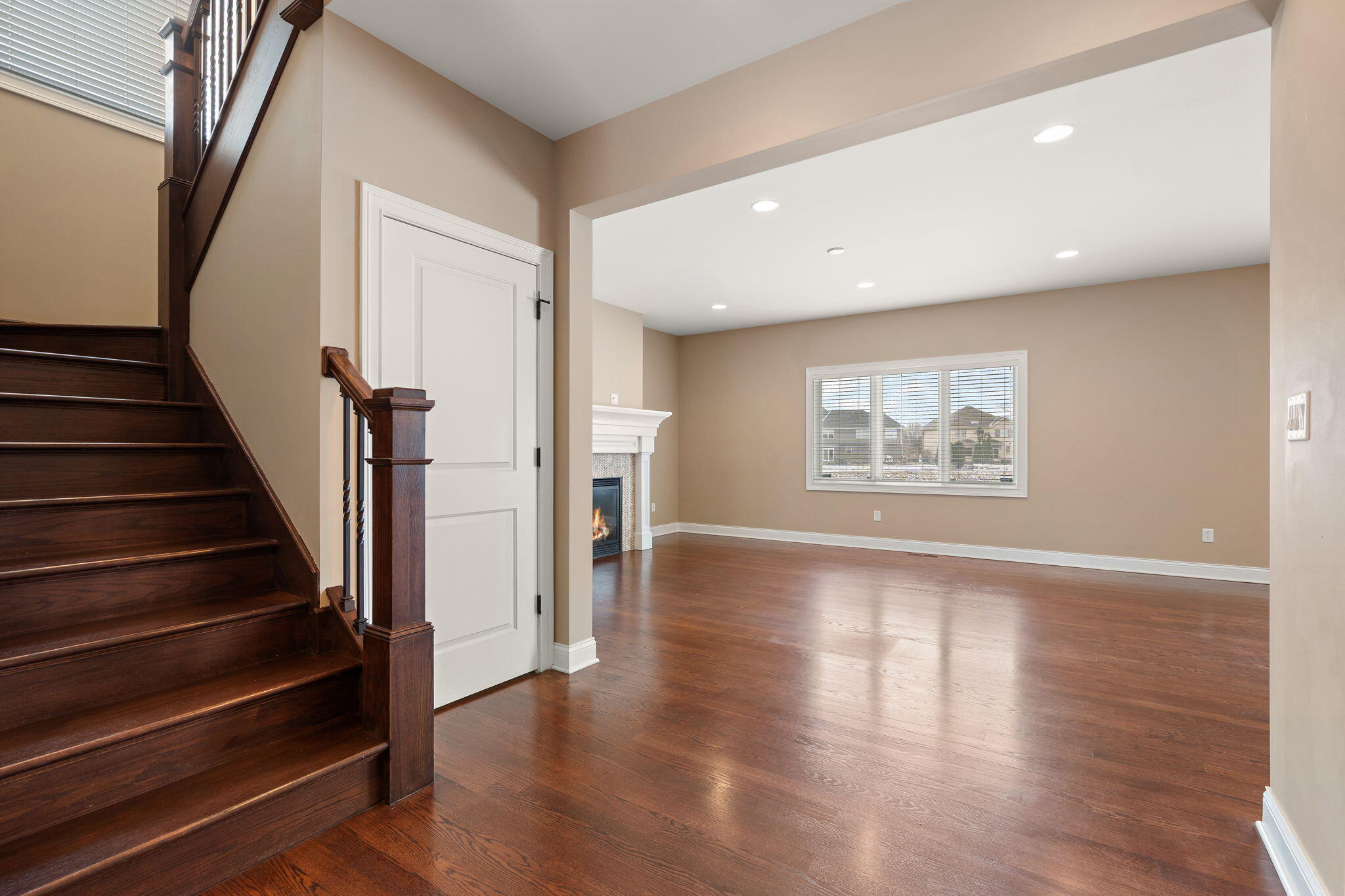 10057 New Devon Street Munster, IN 46321 - Photo 4 of 39 2048x1365