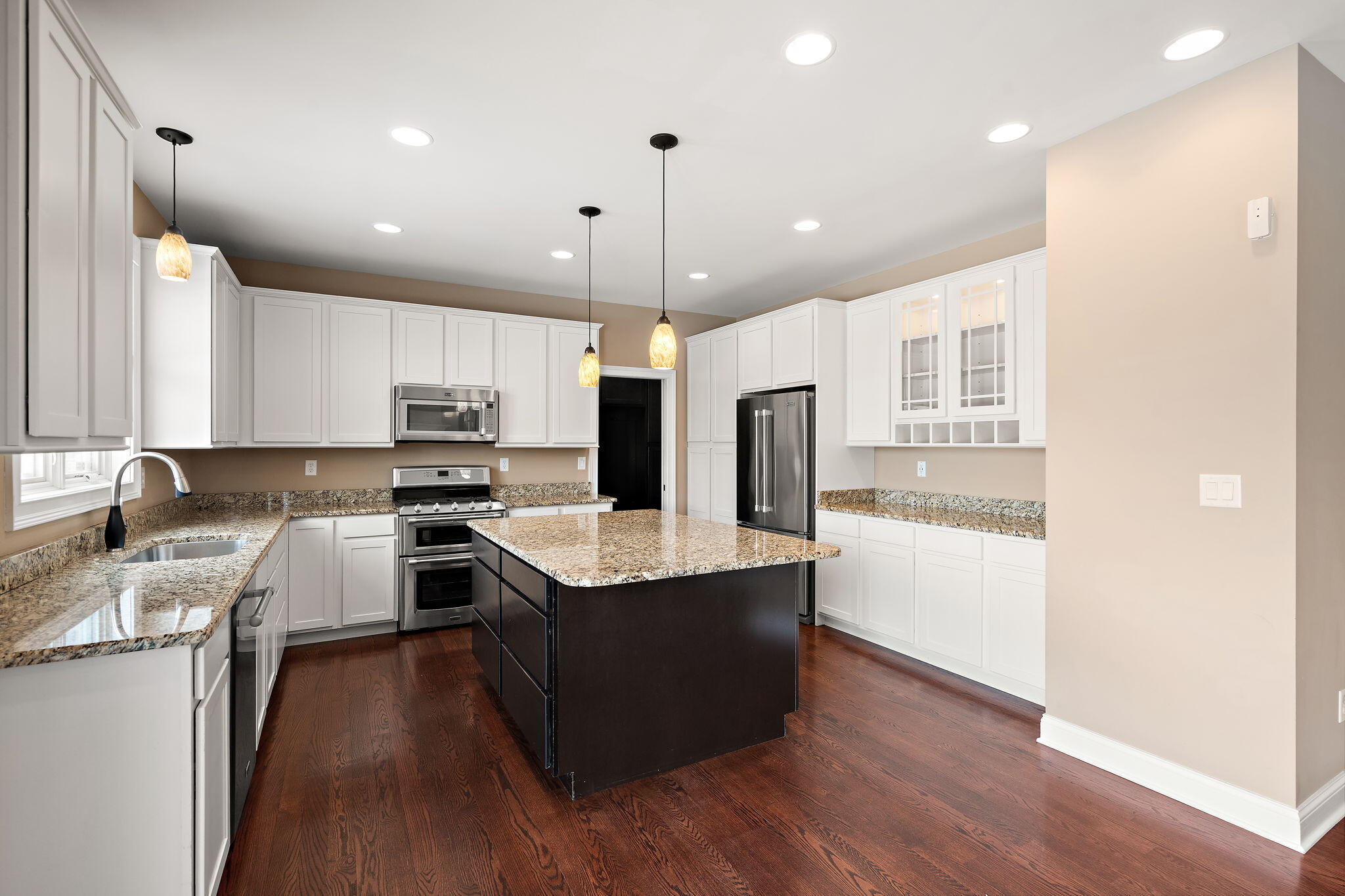 10057 New Devon Street Munster, IN 46321 - Photo 10 of 39 2048x1365