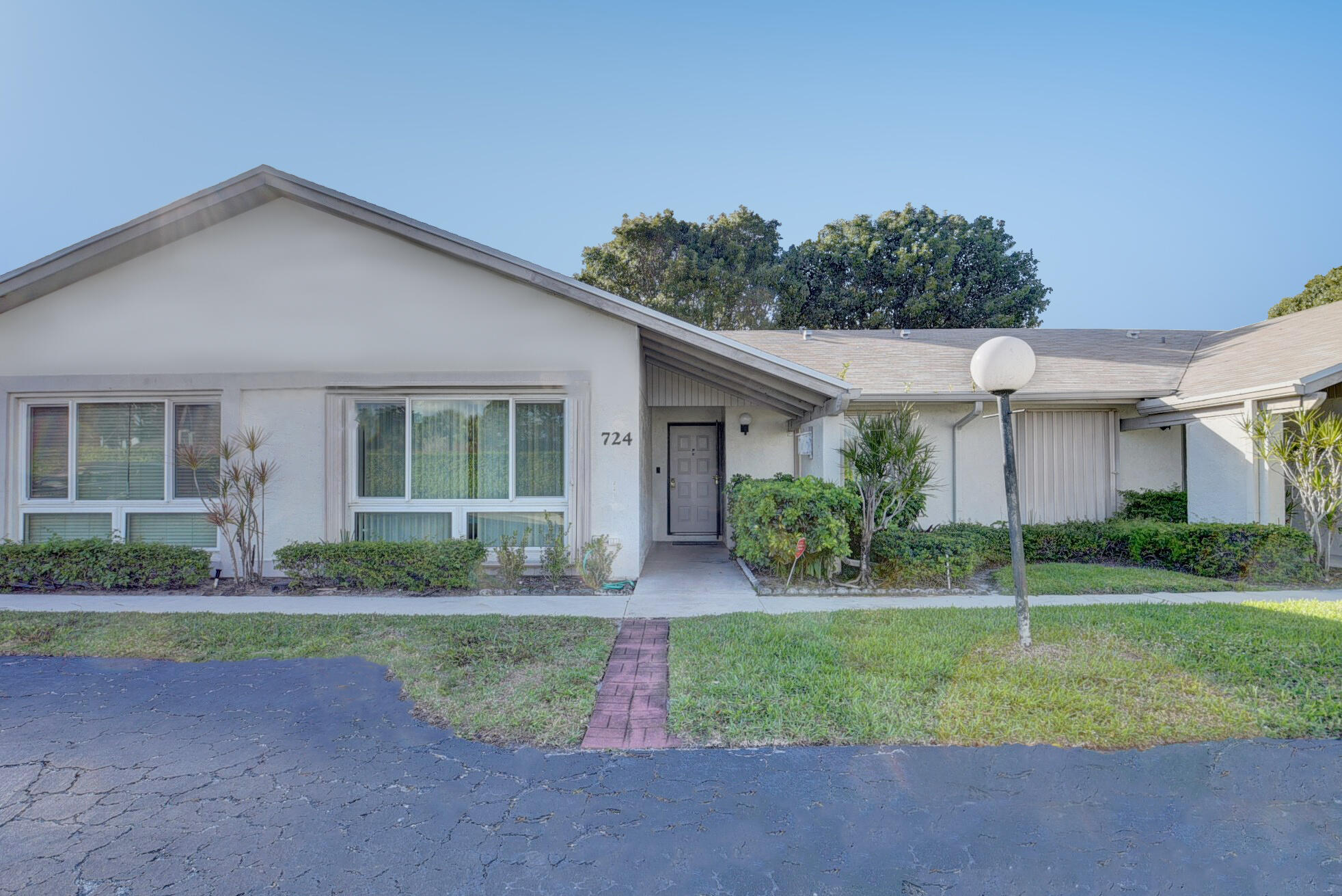 724 Lago Road Delray Beach, FL 33445 - Photo 2 of 37 02_dsc_5261_2_3_4_5