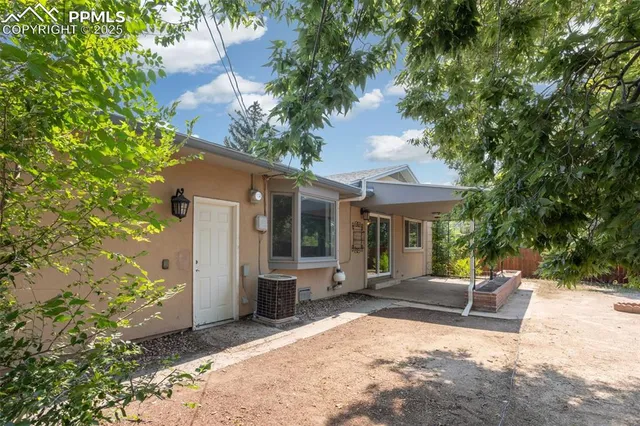 a view of a house with backyard and sitting area