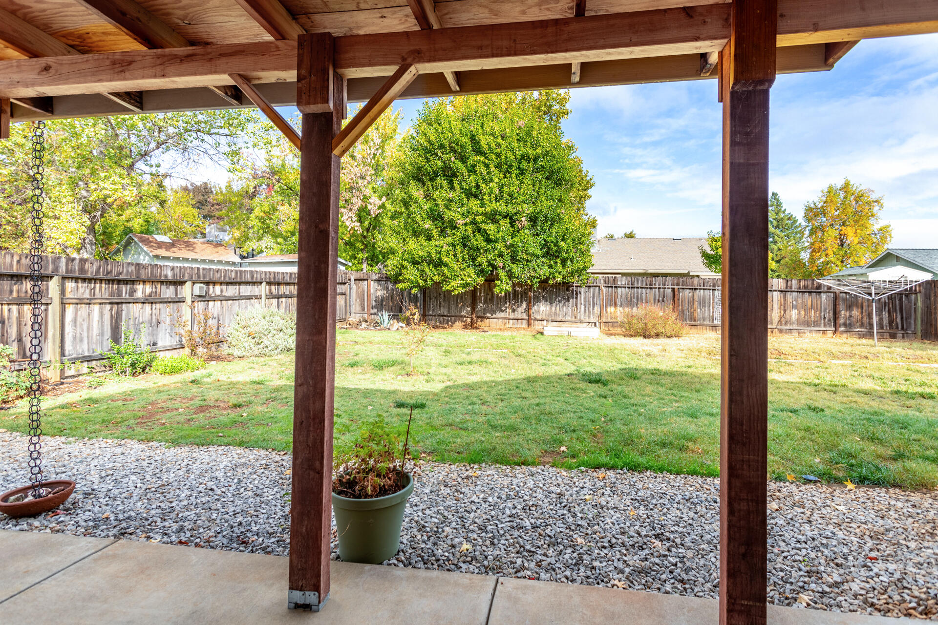 2472 Saturn Redding, CA 96002 - Photo 13 of 15