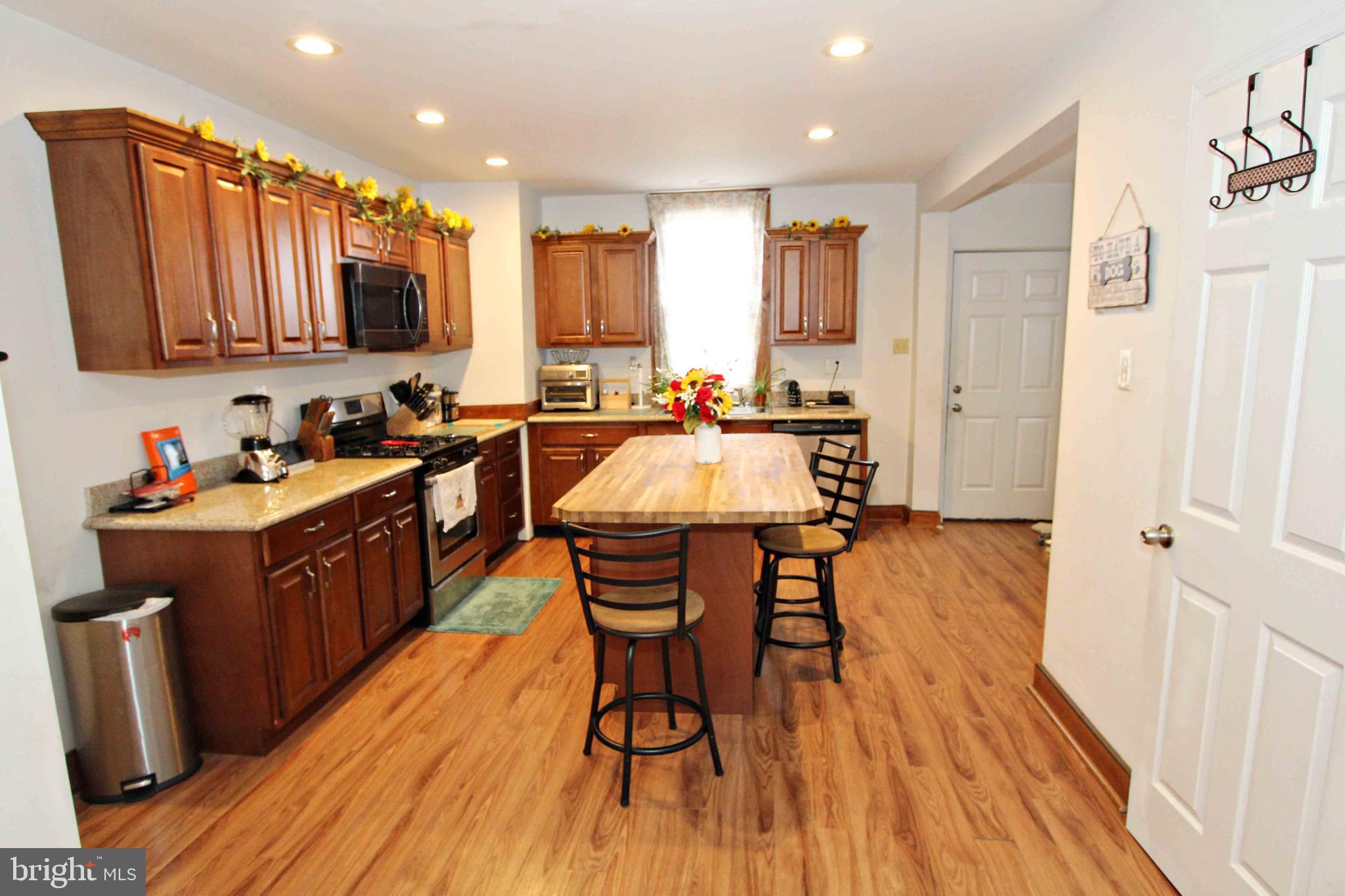 924 Stoverstown Road York, PA 17408 - Photo 8 of 32