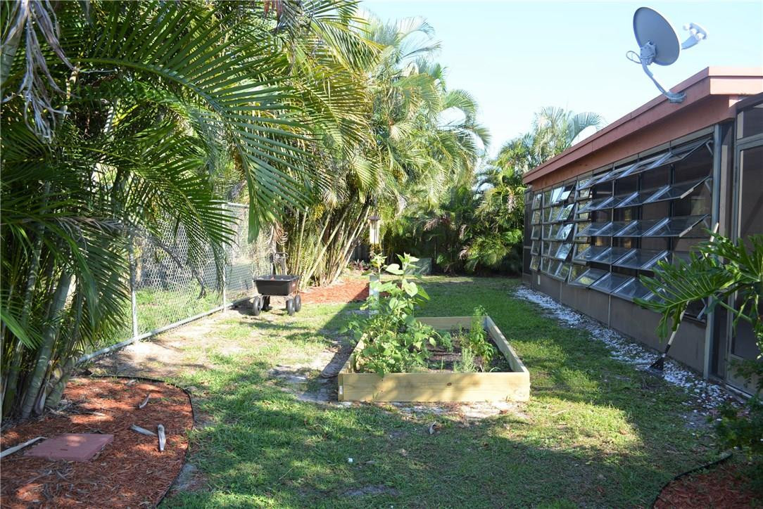 17270 Lake Park Road Boca Raton, FL 33487 - Photo 18 of 22 Photo 18