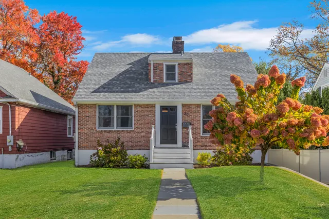 $829,000 | 30 Lindsey Avenue, Stamford, CT 06905