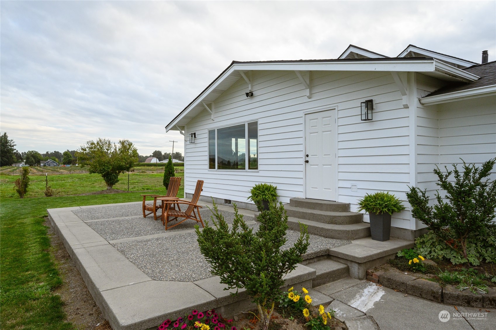7956 Trapline Road Everson, WA 98247 - Photo 34 of 40 a front view of a house with garden