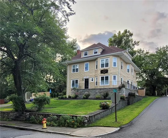 $2,200 | 141 Bourne Avenue, Unit 3, East Providence, RI 02916