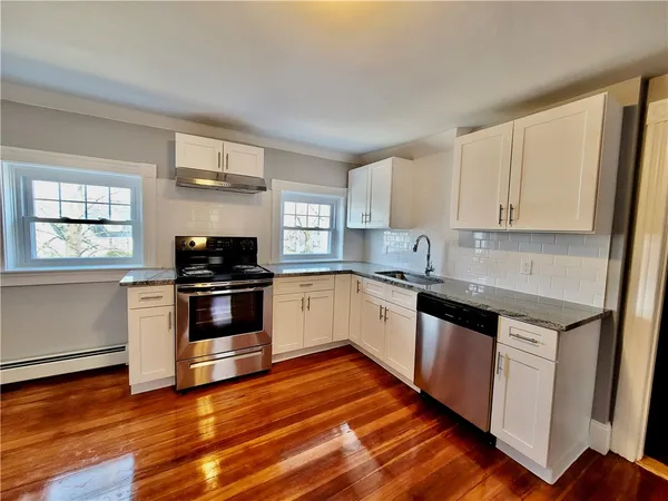 $2,200 | 141 Bourne Avenue, Unit 3, East Providence, RI 02916