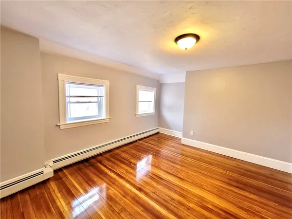 $2,200 | 141 Bourne Avenue, Unit 3, East Providence, RI 02916