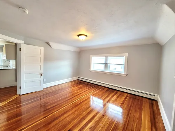 $2,200 | 141 Bourne Avenue, Unit 3, East Providence, RI 02916