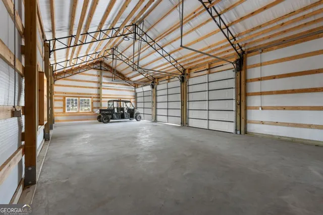 a view of livingroom with furniture