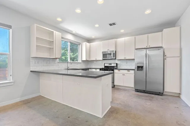 $2,600 | 301 West Stassney Lane, Unit 7, Austin, TX 78745