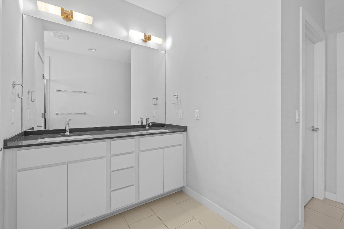 301 West Stassney Lane, Unit 7 Austin, TX 78745 - Photo 19 of 30 a bathroom with a sink and a mirror