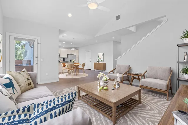 $2,600 | 301 West Stassney Lane, Unit 7, Austin, TX 78745