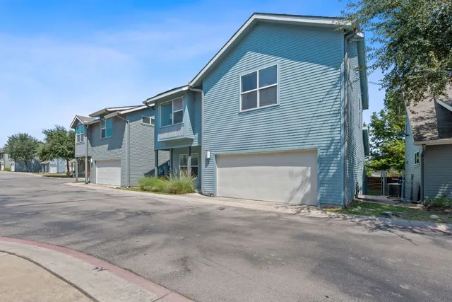 $2,600 | 301 West Stassney Lane, Unit 7, Austin, TX 78745