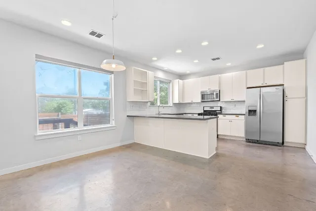 $2,600 | 301 West Stassney Lane, Unit 7, Austin, TX 78745