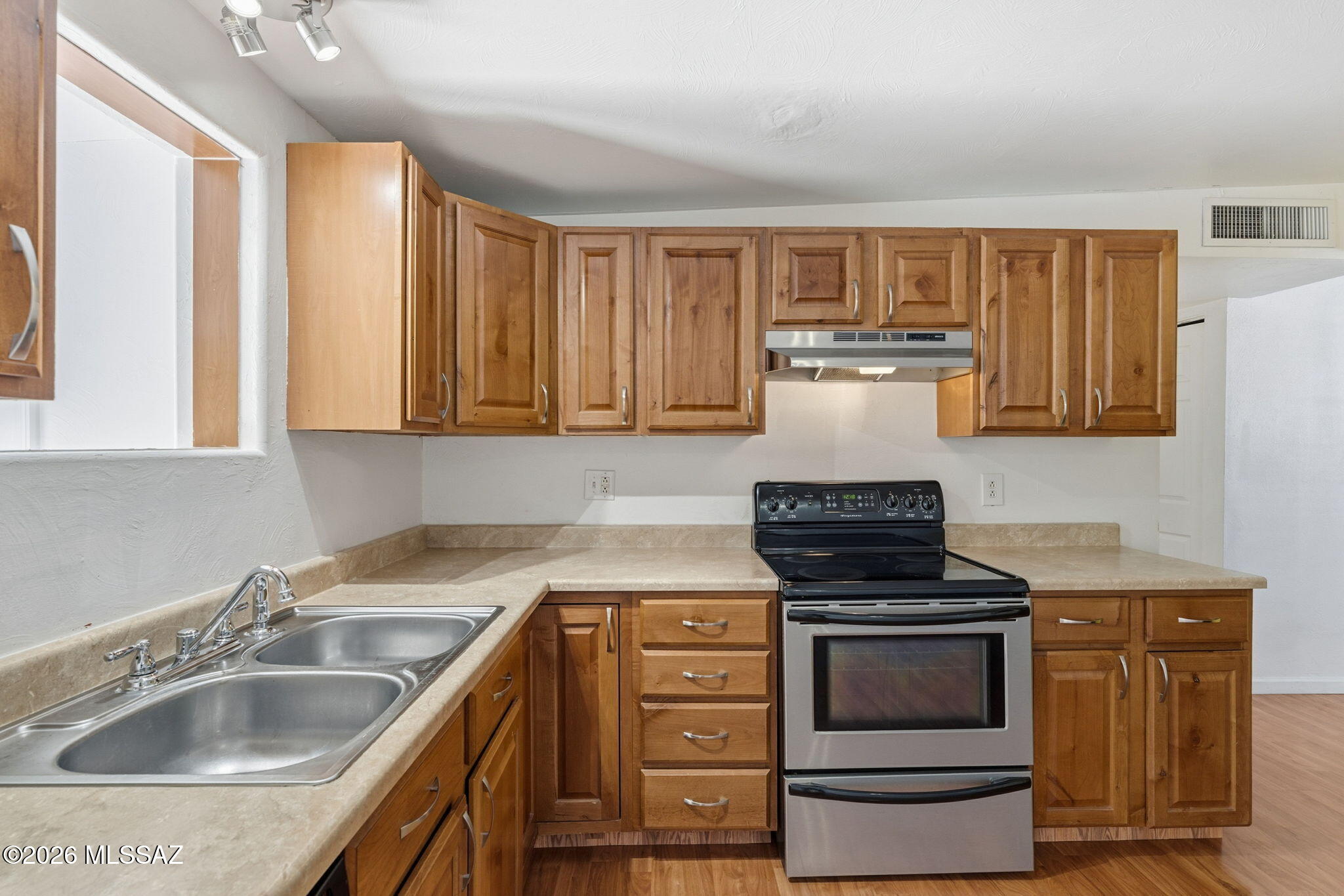 1453 West Roger Road Tucson, AZ 85705 - Photo 15 of 36 KITCHEN