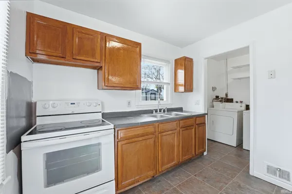 $104,900 | 4508 Southwest Anthony Wayne Drive, Fort Wayne, IN 46806