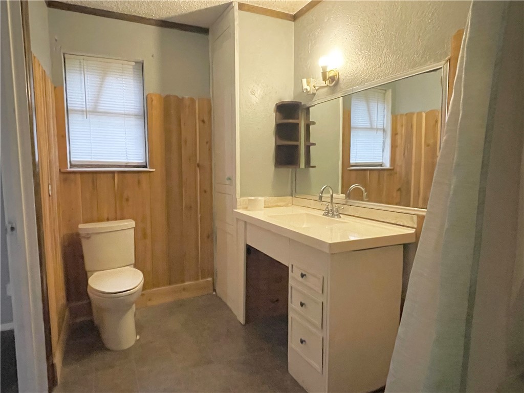 133 Wayman Drive Whitney, TX 76692 - Photo 25 of 38 a bathroom with a sink toilet and mirror
