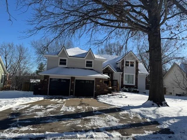 $375,000 | 6215 Northwest Pineridge Road, Parkville, MO 64152