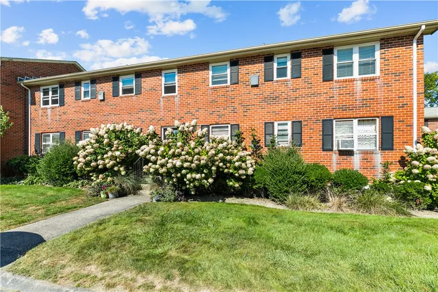 $415,000 | 70 Carroll Avenue, Unit 112, Newport, RI 02840