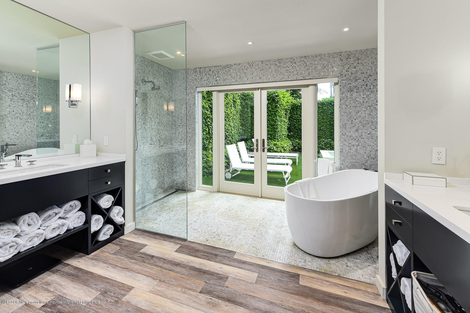 283 Valencia Road West Palm Beach, FL 33401 - Photo 12 of 23 a spacious bathroom with a tub sink and mirror