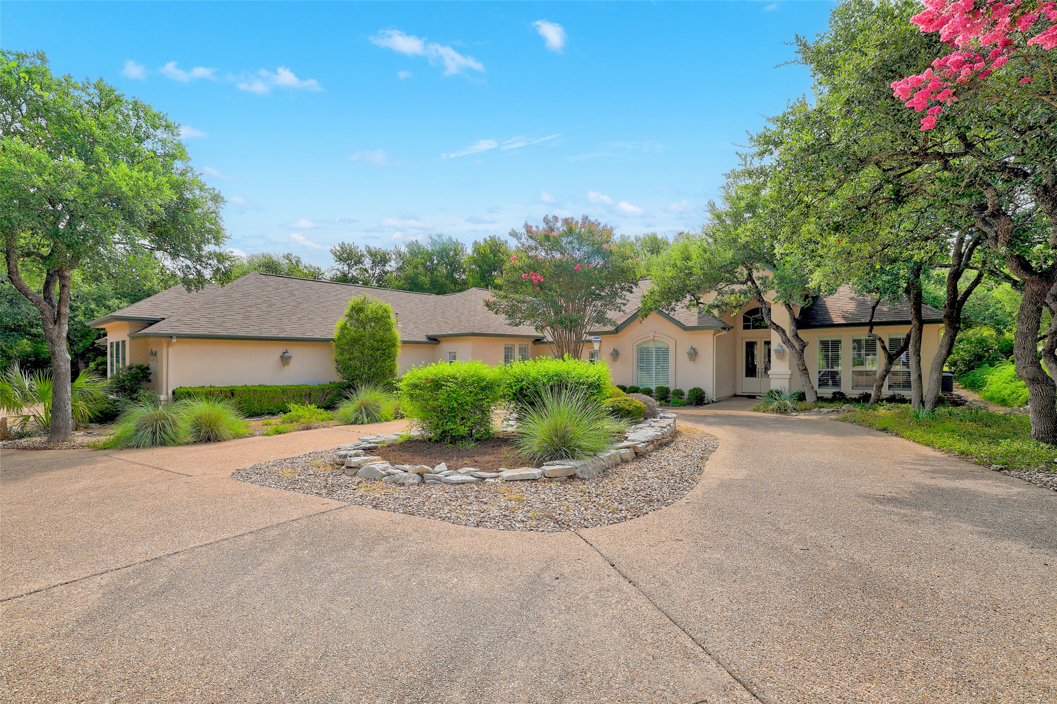 33 Meadows End Georgetown, TX 78628 - Photo 2 of 40 A spacious driveway and lush landscaping create an inviting approach to this charming single-story residence.