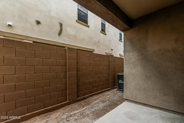 a view of an entryway with a building