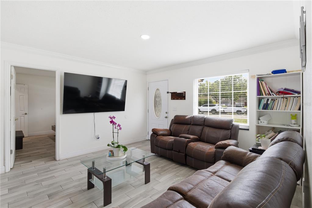 214 North Thompson Road Apopka, FL 32703 - Photo 4 of 26