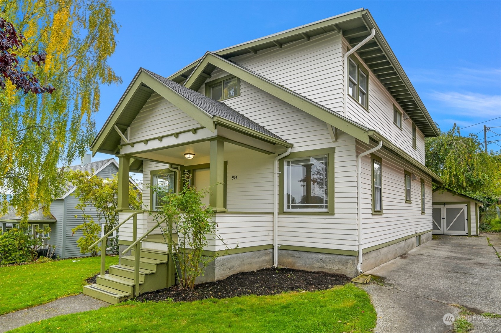 914 Mason Street Bellingham, WA 98225 - Photo 1 of 40 a view of a house with a yard