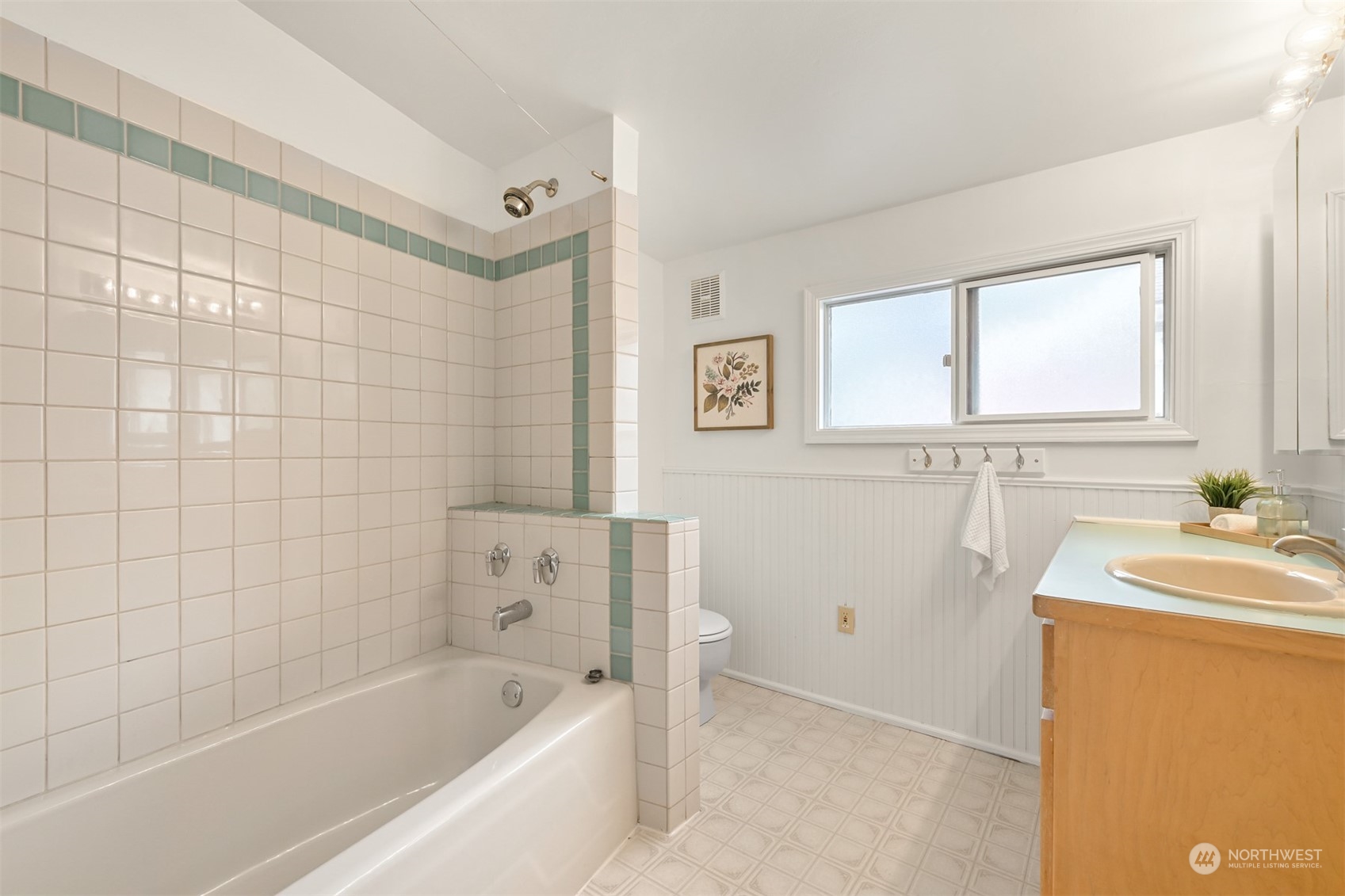914 Mason Street Bellingham, WA 98225 - Photo 26 of 40 a bathroom with a sink mirror toilet and bathtub