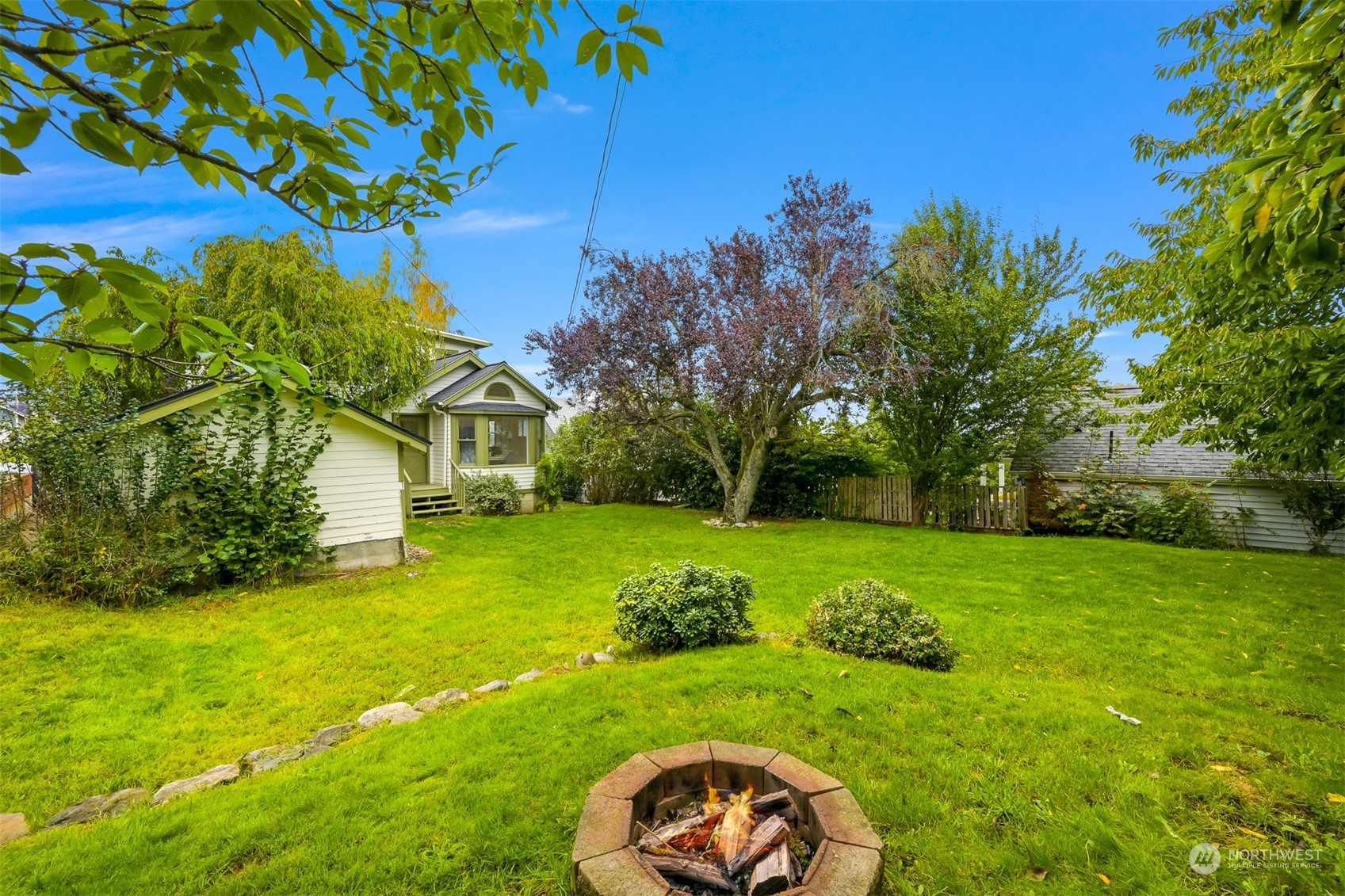 914 Mason Street Bellingham, WA 98225 - Photo 34 of 40 a view of a backyard with a garden