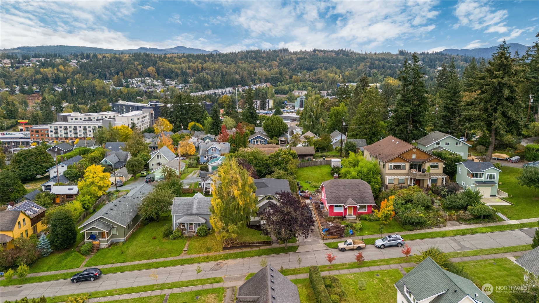 914 Mason Street Bellingham, WA 98225 - Photo 37 of 40 an aerial view of residential houses with outdoor space and trees