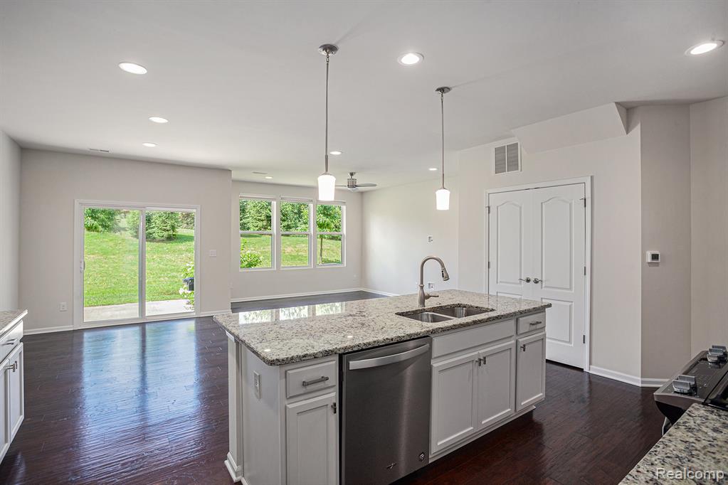24727 Ivy Road Novi, MI 48375 - Photo 7 of 26
