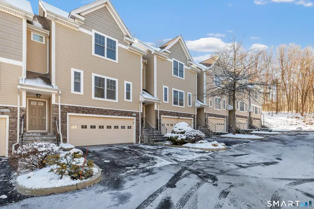 $564,900 | 22 Ashwood Circle, Unit 22, Shelton, CT 06484
