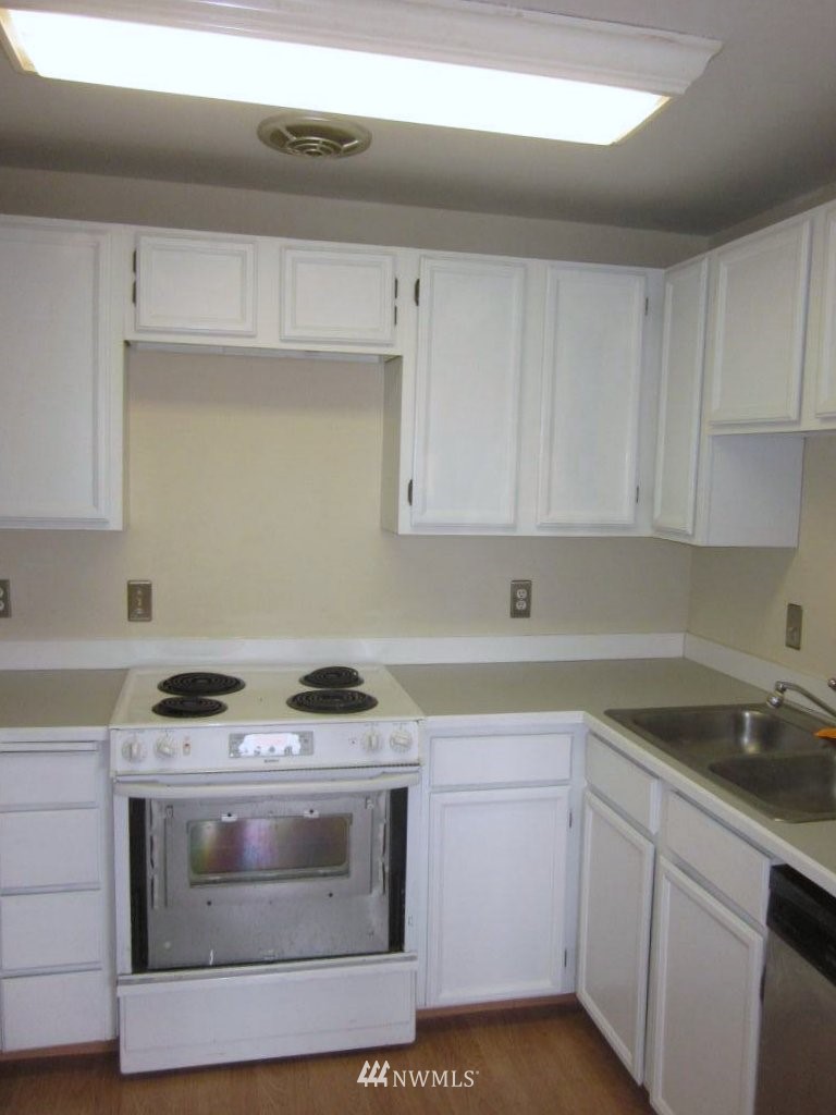 735 North 95th Street, Unit 6 Seattle, WA 98103 - Photo 3 of 11