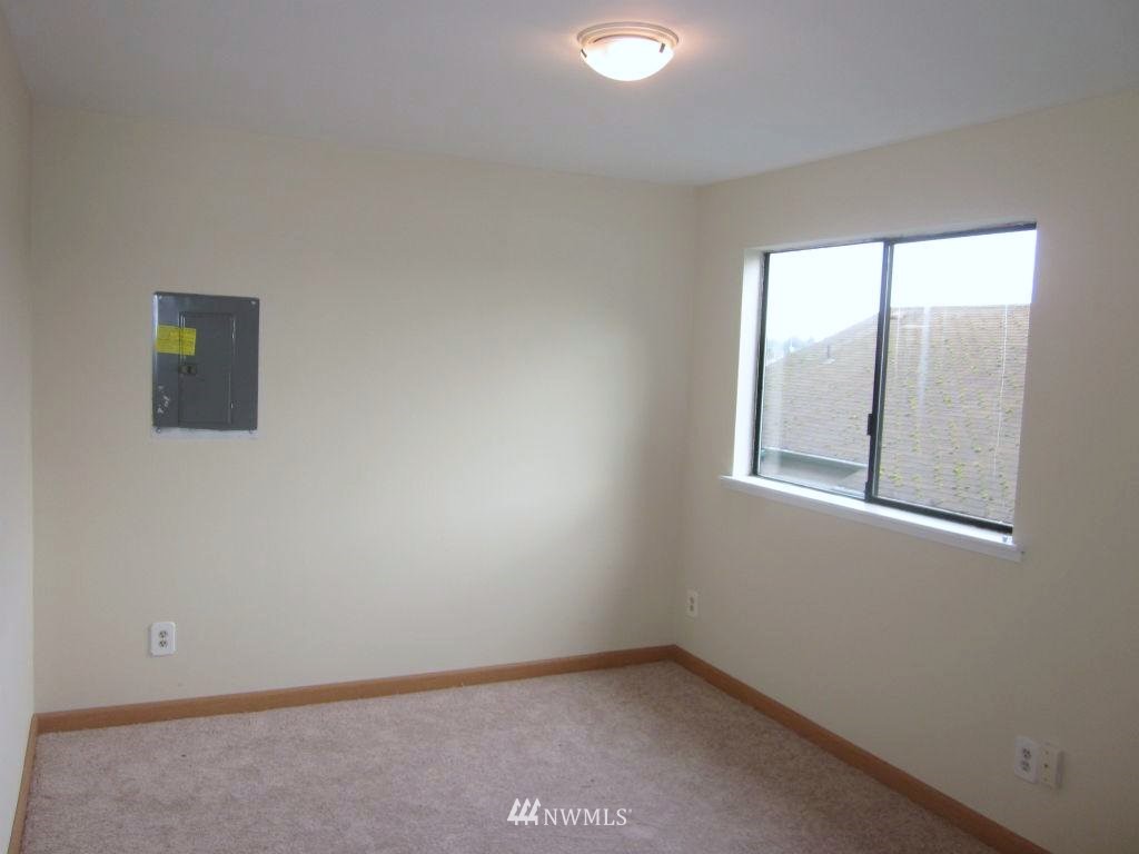 735 North 95th Street, Unit 6 Seattle, WA 98103 - Photo 8 of 11