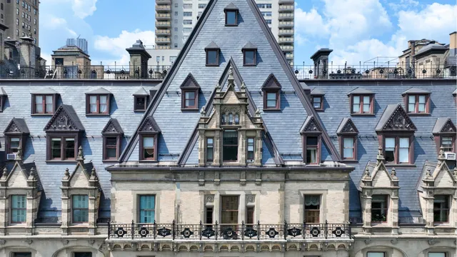 a view of building with outdoor space