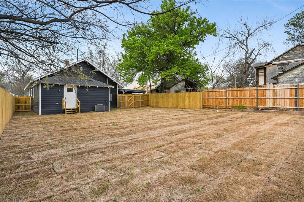 1106 West Chestnut Street Denison, TX 75020 - Photo 20 of 38 View of yard with central AC