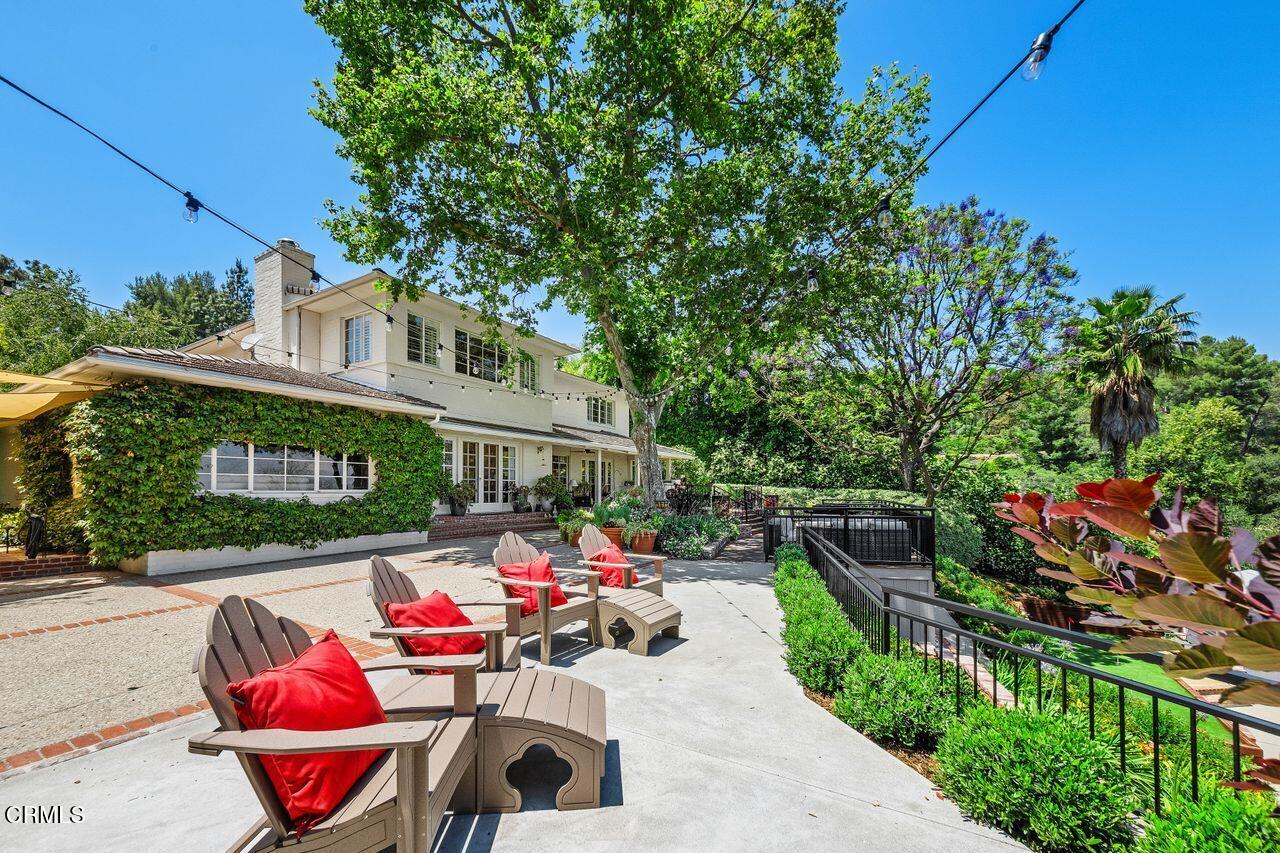 320 North San Rafael Avenue Pasadena, CA 91105 - Photo 41 of 58 an outdoor space with patio lots of white furniture