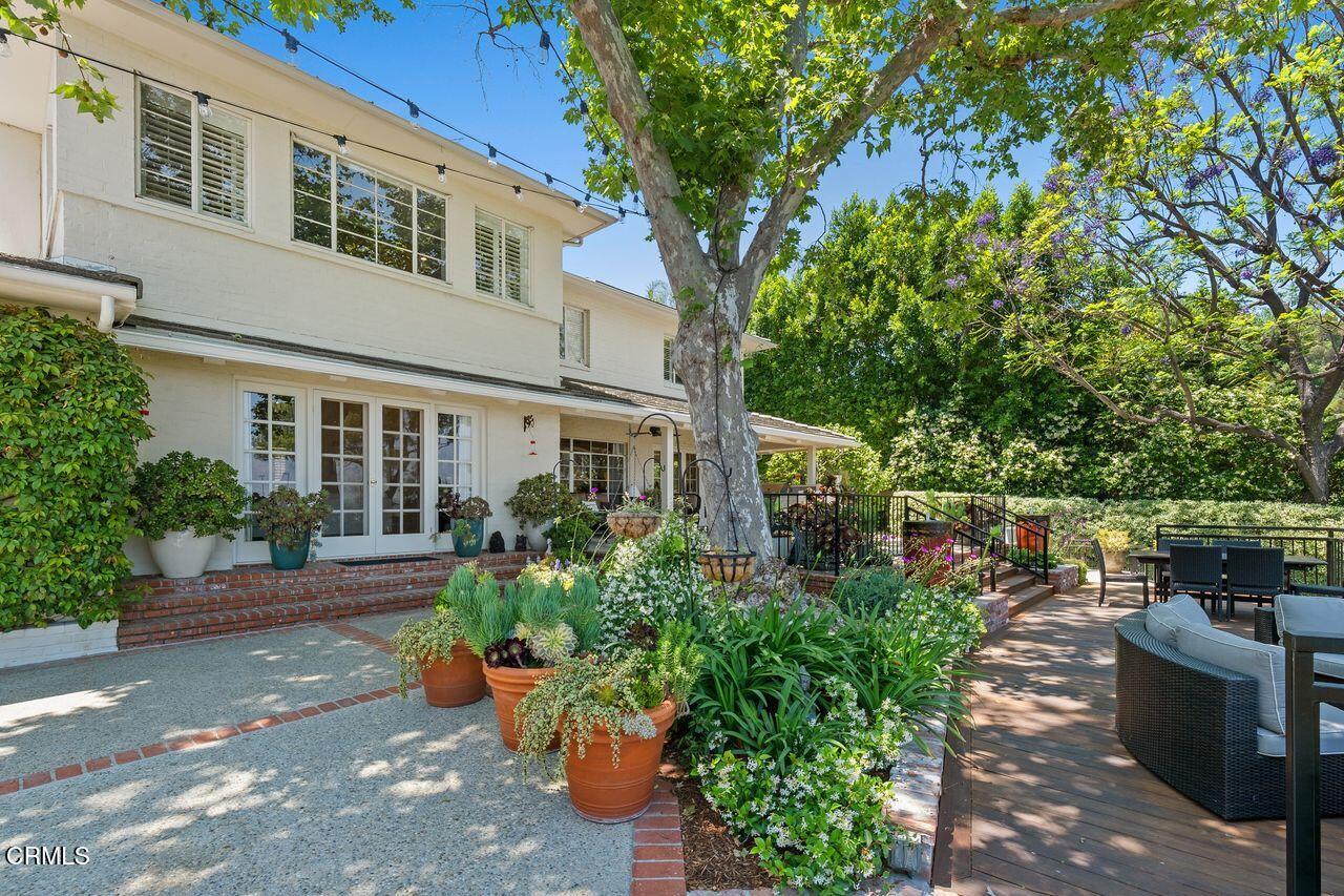 320 North San Rafael Avenue Pasadena, CA 91105 - Photo 45 of 58 a front view of a house with a garden