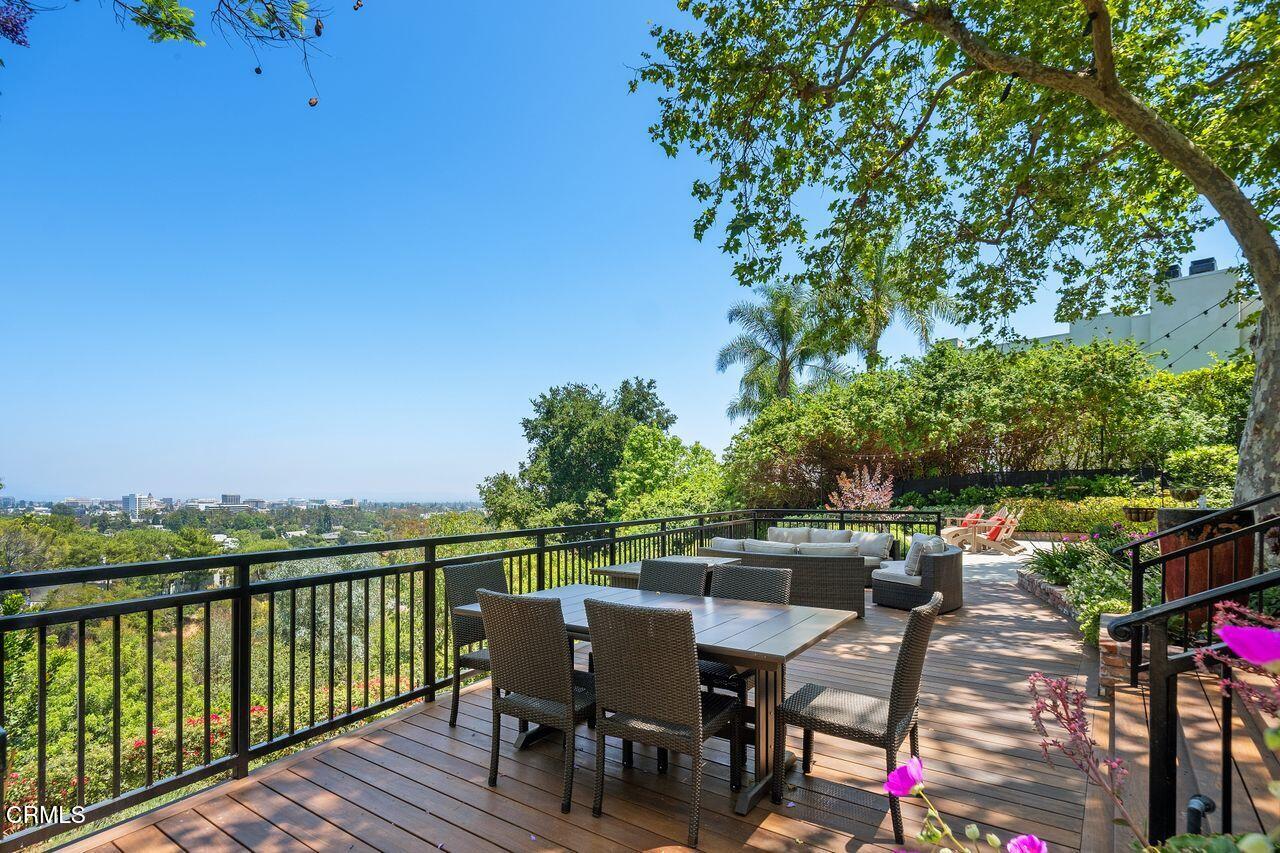 320 North San Rafael Avenue Pasadena, CA 91105 - Photo 47 of 58 44_11789137_180099_180099-EI-144