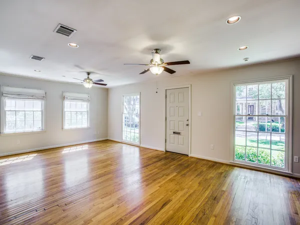 $750,000 | 2250 West Main Street, Houston, TX 77098