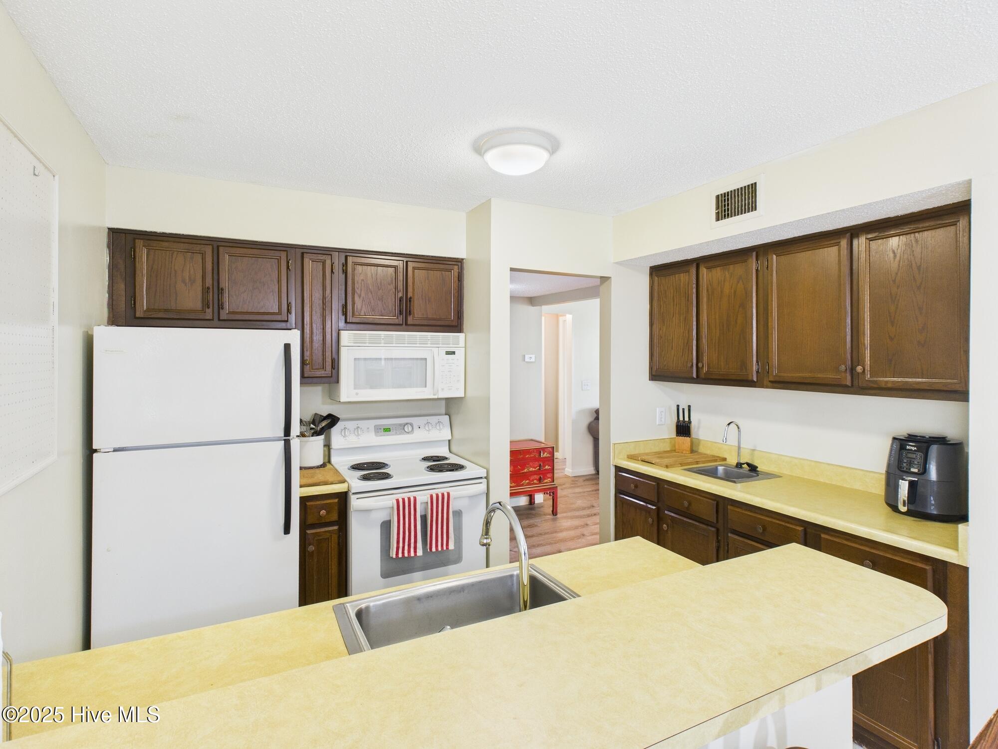 250 Sugar Gum Lane, Unit 201 Pinehurst, NC 28374 - Photo 11 of 39 Kitchen