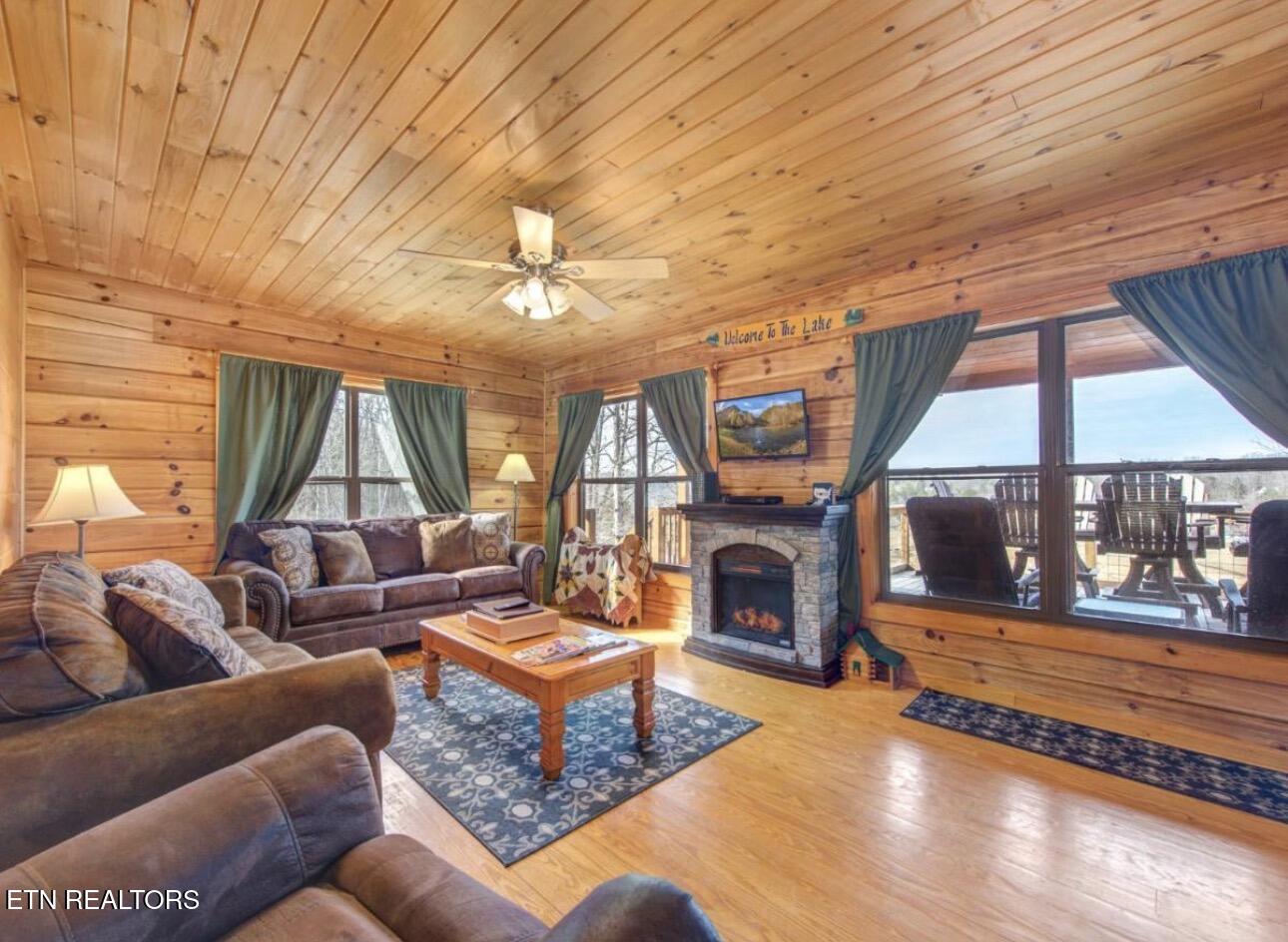 2145 Stillhouse Road Dandridge, TN 37725 - Photo 19 of 36 Family Room